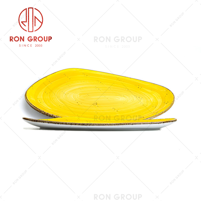 high quality Ginger enamel porcelain dishes round bone china cheap price triangular narrow ceramic dessert plate