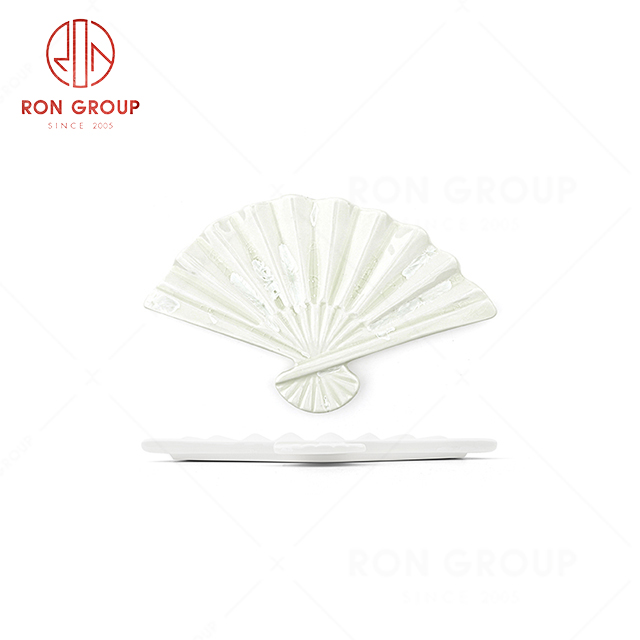 RN0660P00043  Wholesale Unique Design White Ceramic Folding Fan Plate