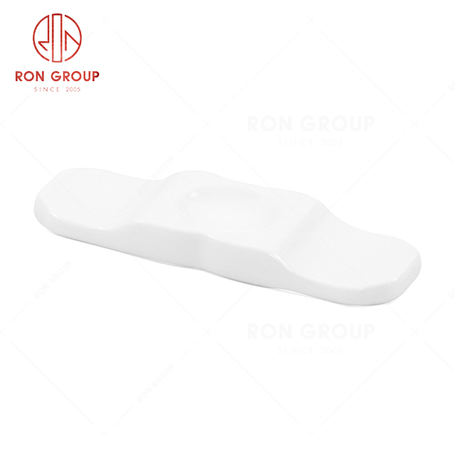 RN0037P06164  Wholesale Simple Design Pure White Bone Porcelain  Chopstick Rest