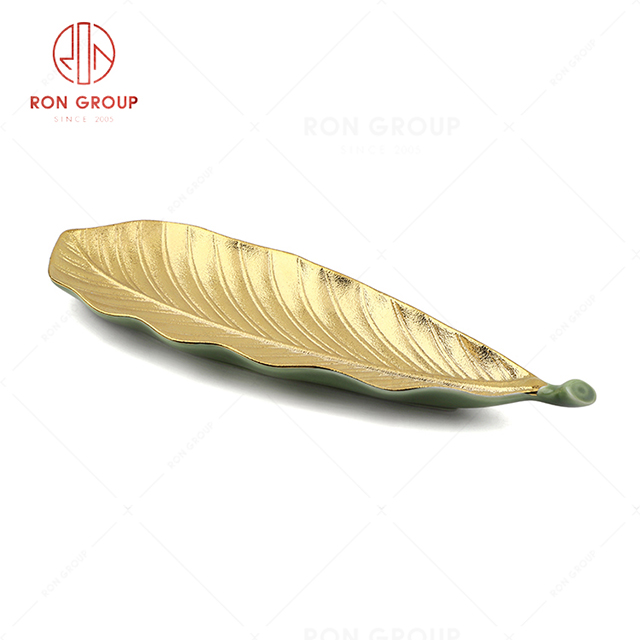 RN0660P00624-647 Hot Sale Unique Design Porcelain Banana Leaf Plate