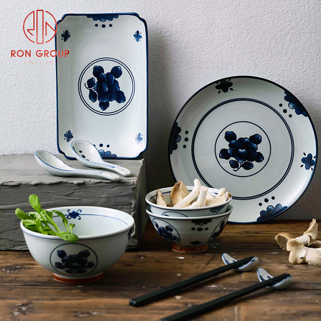 Manufacturer wholesalManufacturer wholesale high temperature blue and white underglaze color ceramic tableware hotel restaurant household irregular platee high temperature blue and white underglaze color ceramic tableware hotel noodle restaurant household