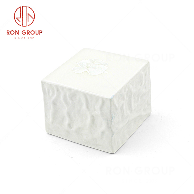 RN0660P00124 Hot Sale Unique Exquisite Snow Crystal Series Square Ceramic Pastry 