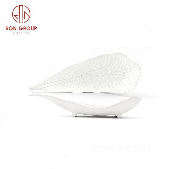 RN0660P00146 Hot Sale Unique Design White Ceramic Banana Leaf Plate