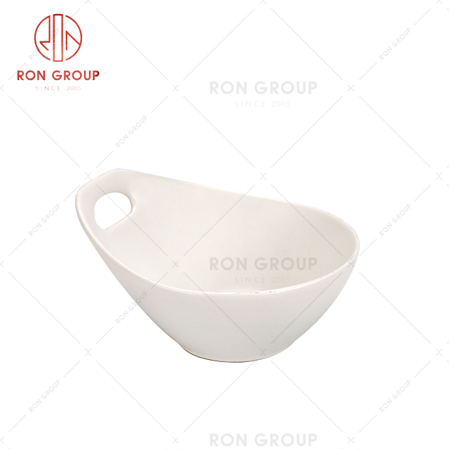 Manufacturer cheap white ceramic dish nordic restaurant porcelain handle bowl 