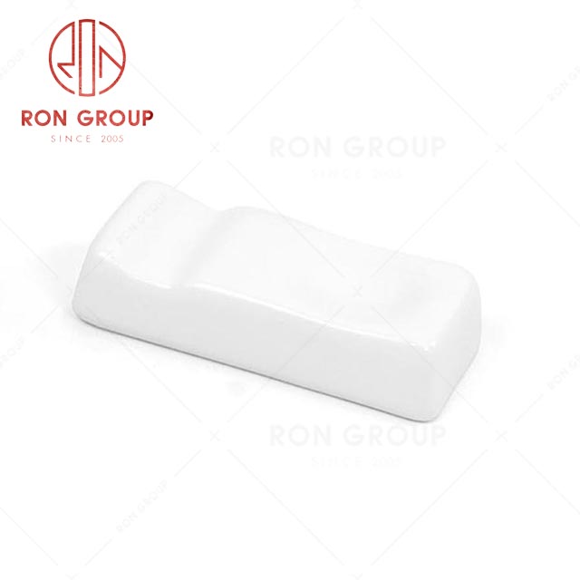 RN0037P06382 Hot Sale Classic Premium White Ceramic Chopstick Rest 