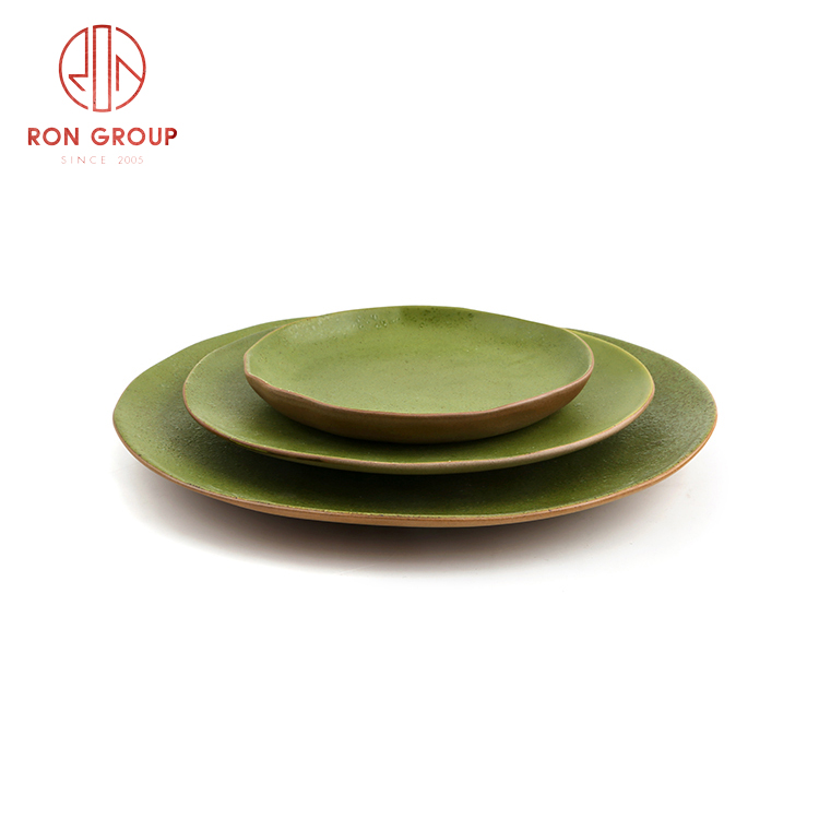 Wholesale Asian style ceramic dinnerware set restaurant hotel use ceramic lotus leaf plate