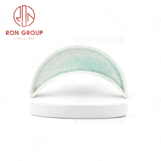 RN0660P00573 Hot Sale Uniquue Design Moon Shape  Shallow Plate